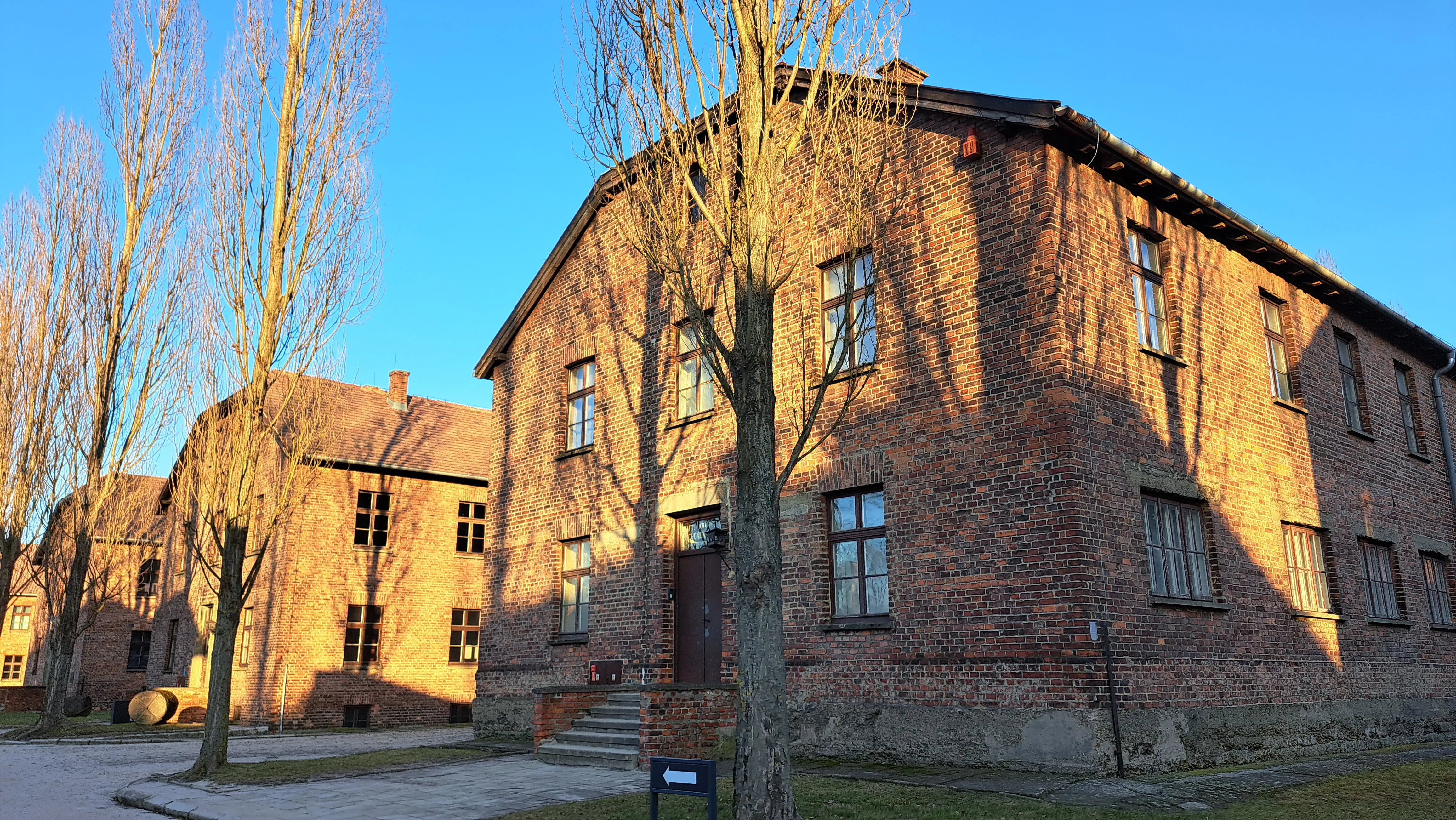 Zgradbe v Auswitchu I